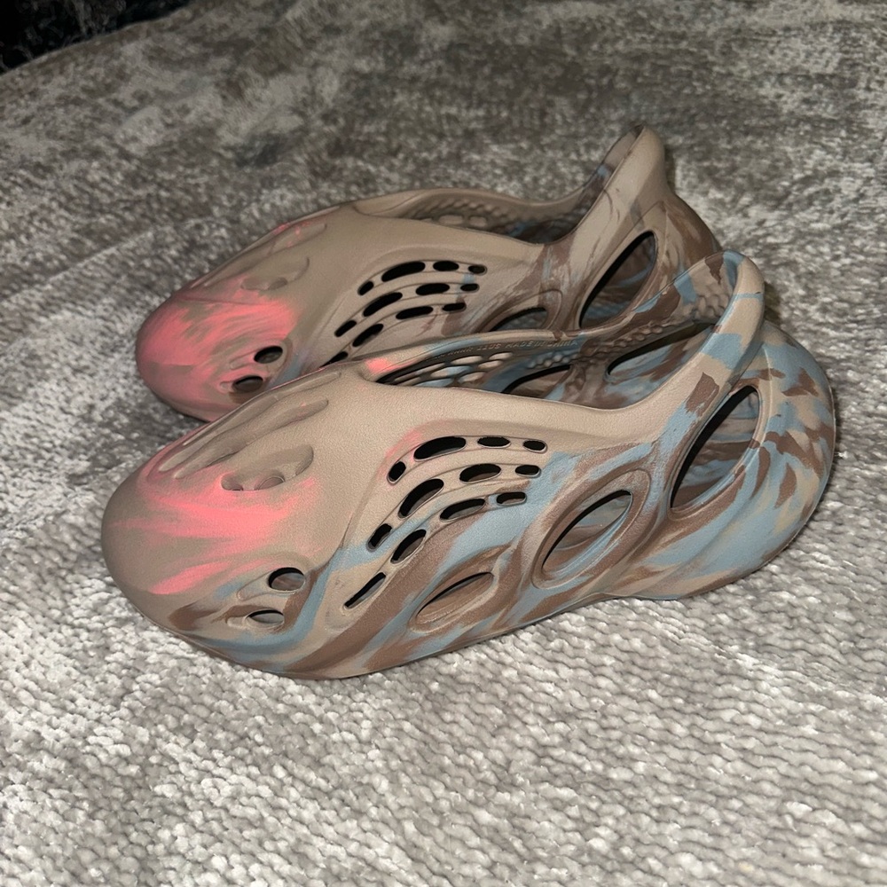 Men's Multi-Color Yeezy Never worn